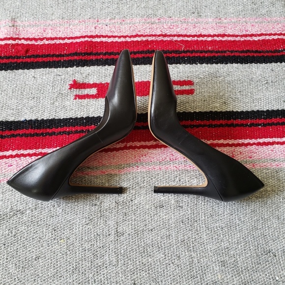 VINCE CAMUTO | BLACK LEATHER COURT HEELS - Picture 2 of 6